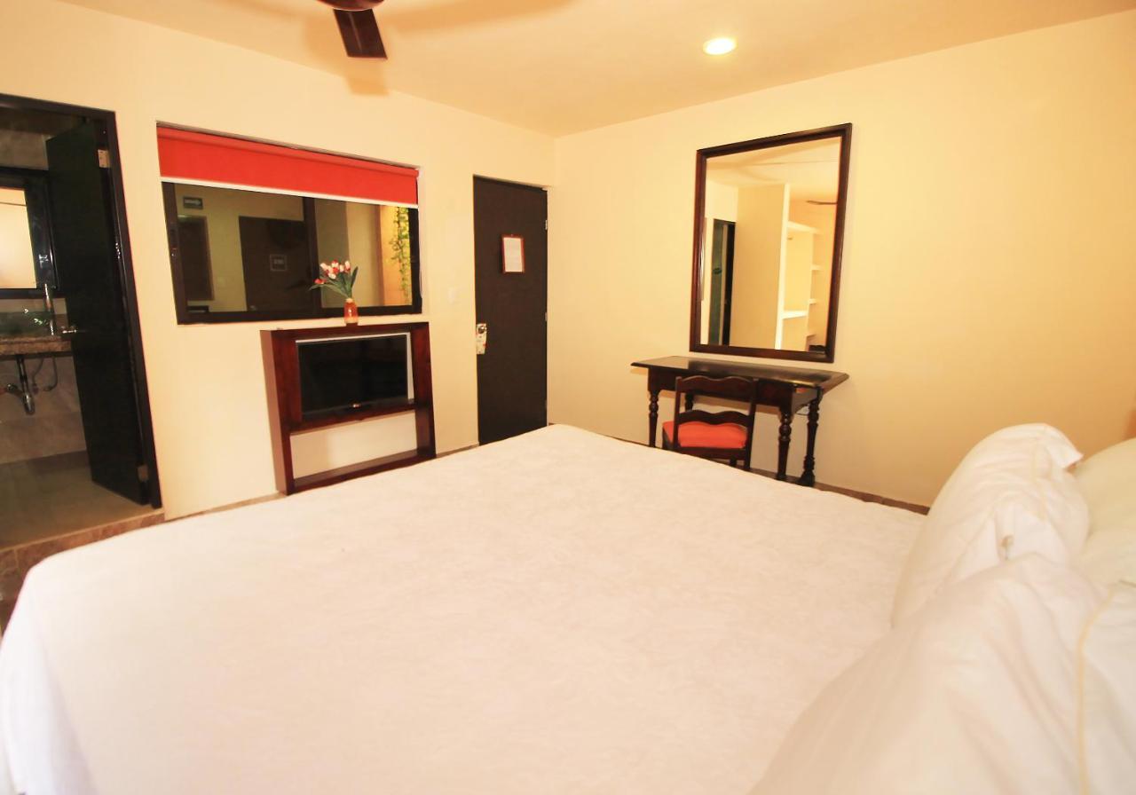 Papagayo Hotel Boutique Playa del Carmen Exterior photo A room at the hotel