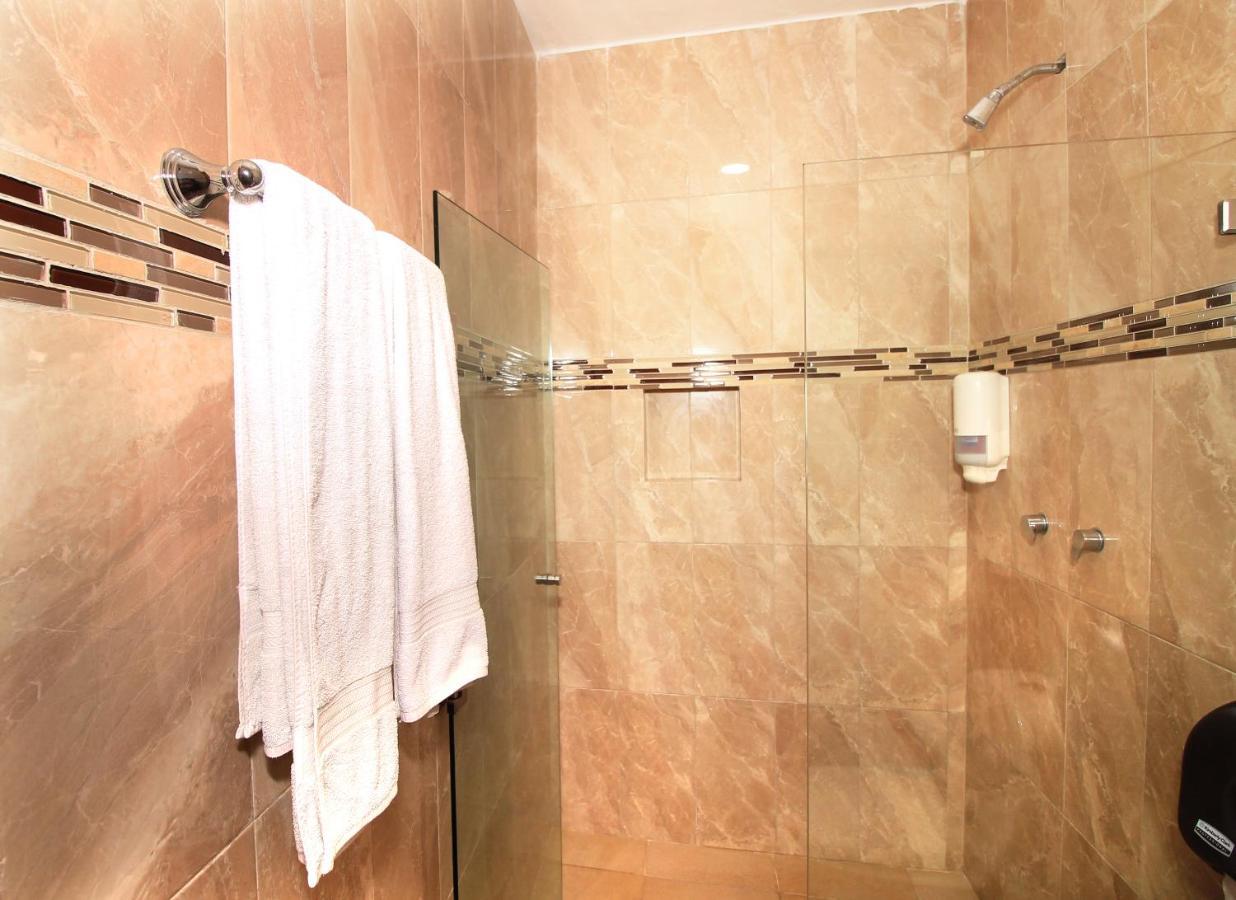 Papagayo Hotel Boutique Playa del Carmen Exterior photo A shower with a sliding door